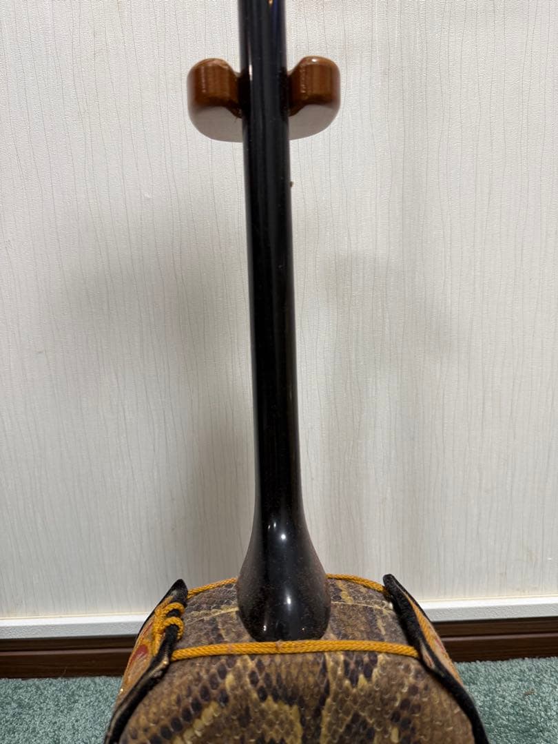 現状品　ジャンク　三線 本皮使用 ケース付き　破れあり 沖縄　修理・部品取りに