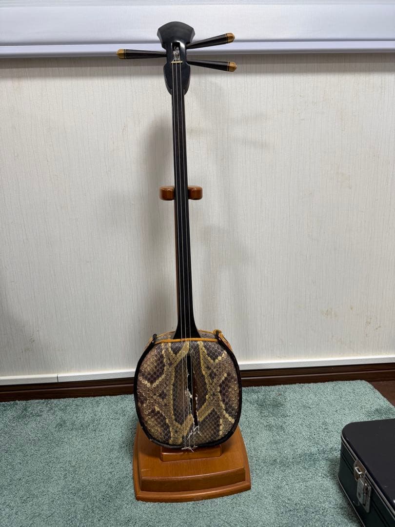 現状品　ジャンク　三線 本皮使用 ケース付き　破れあり 沖縄　修理・部品取りに