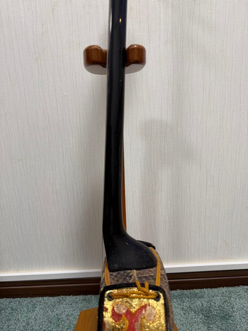 現状品　ジャンク　三線 本皮使用 ケース付き　破れあり 沖縄　修理・部品取りに