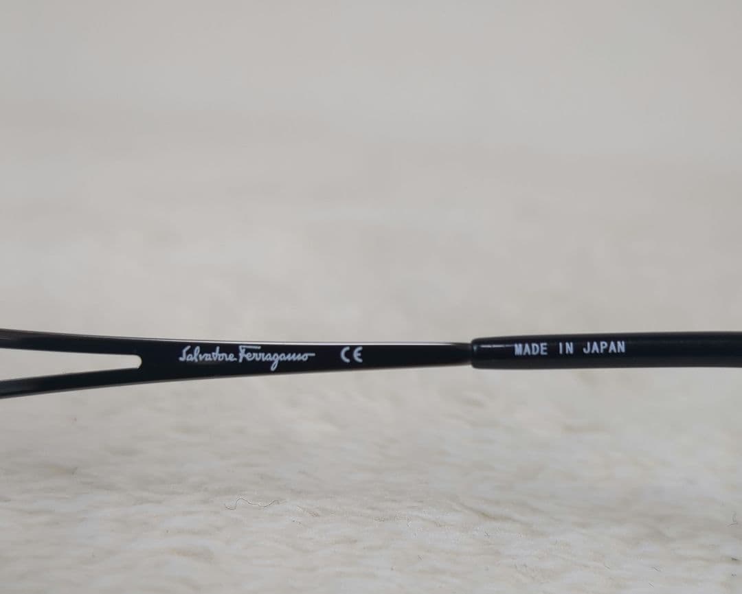 【美品】Salvatore Ferragamo　花　フラワー　シルバー　ビジュー