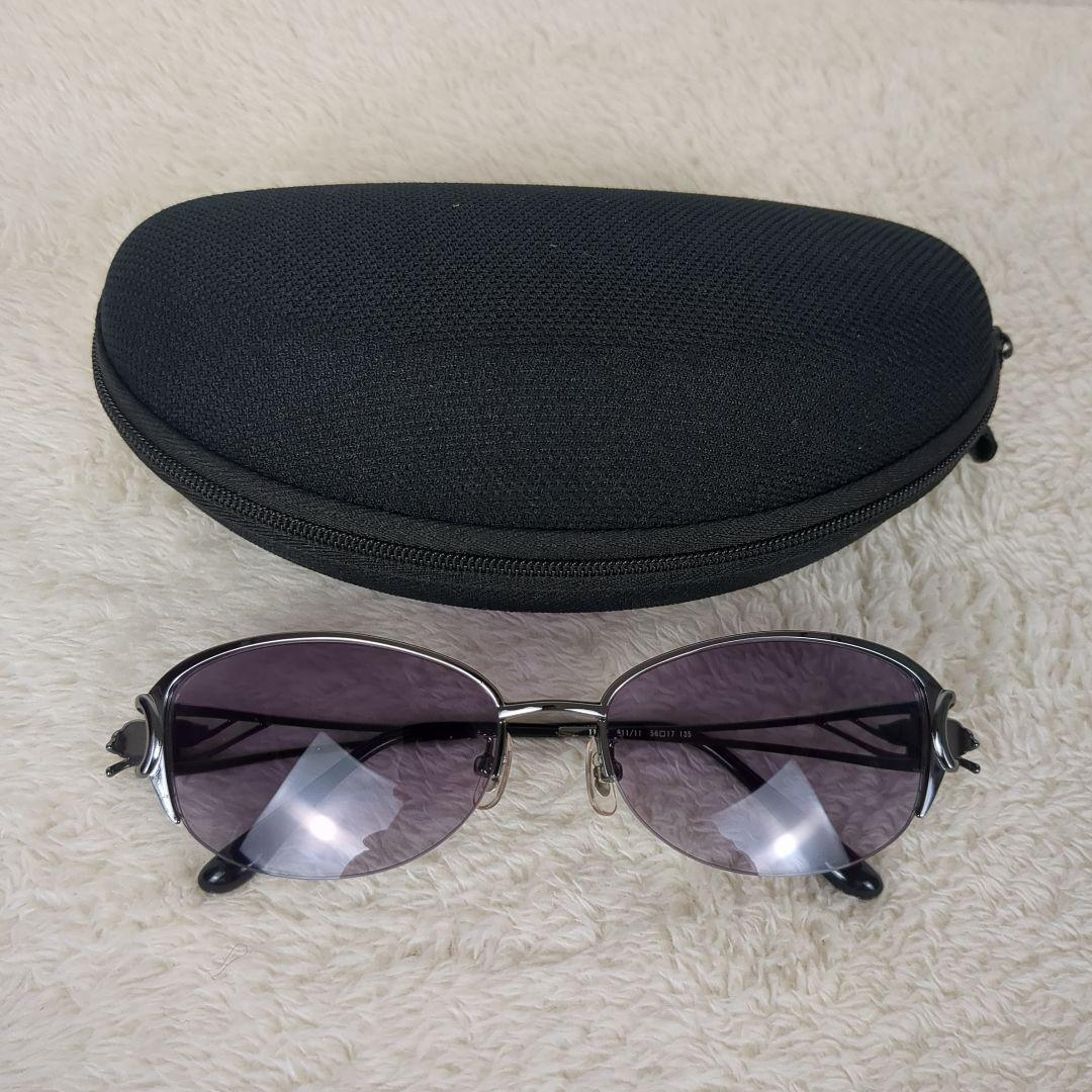 【美品】Salvatore Ferragamo　花　フラワー　シルバー　ビジュー