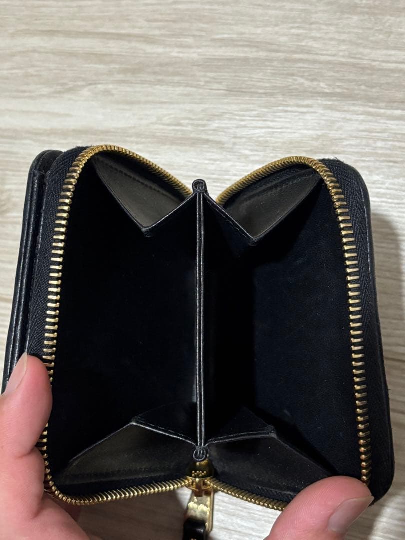 miu miu 黒 レザー 二つ折り財布