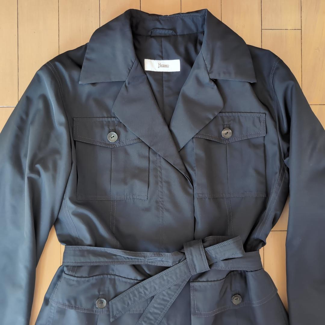 美品 HERNO ヘルノ 軽量ナイロンコート 44(L相当) 黒 n45