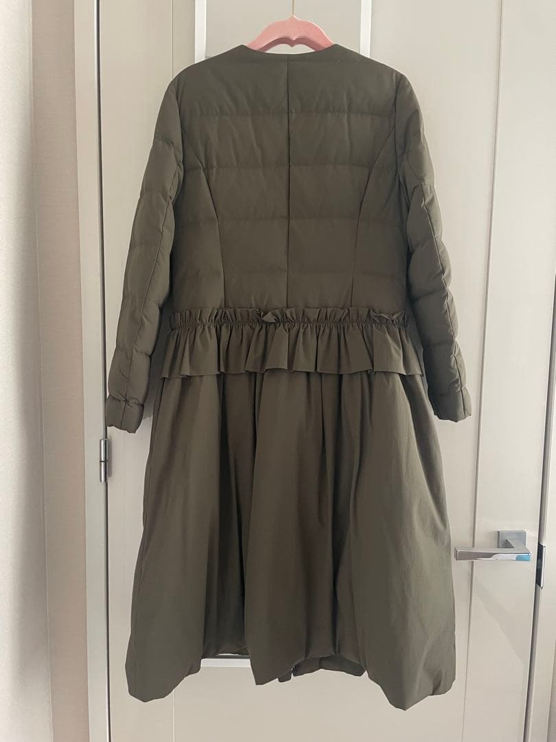 【エナ301】ルネ　フリル付　ロングダウンコート　カーキ　34サイズ