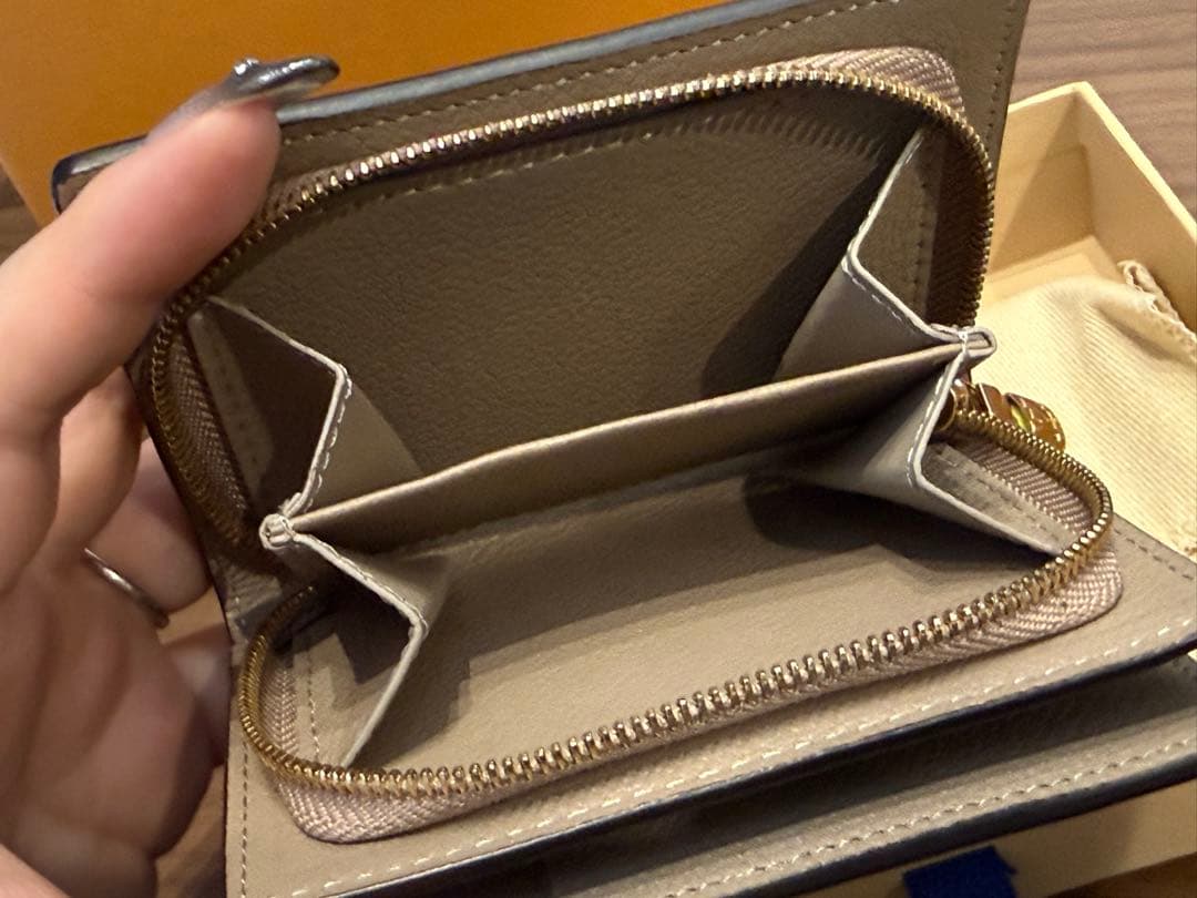 ルイヴィトン 2つ折り財布 ベージュ