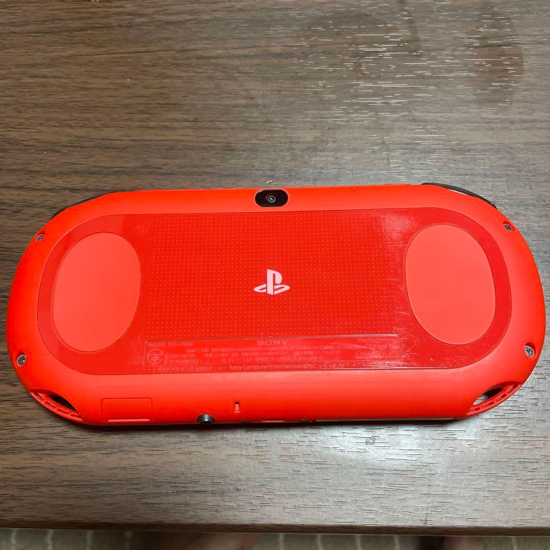 PS Vita本体＋ゲームカセット3個セット