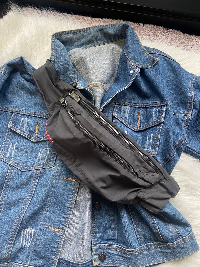 レア　Prada ウエストバッグ　unisex 男もおすすめ