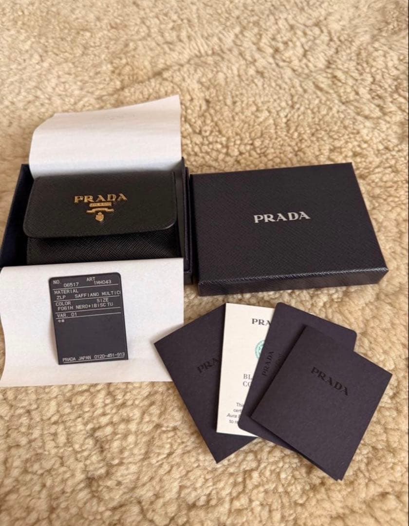 PRADA 三つ折り財布 ブラック