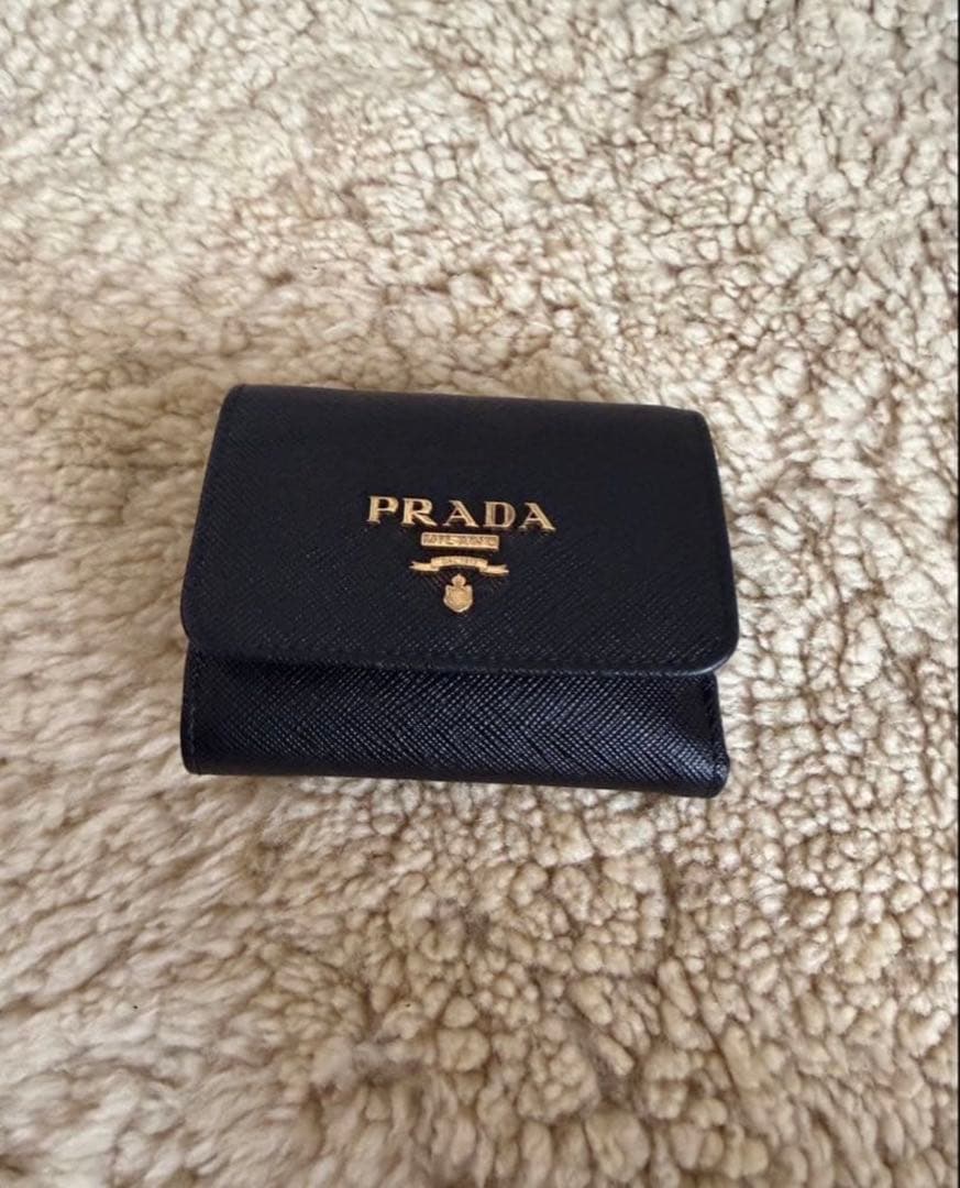PRADA 三つ折り財布 ブラック