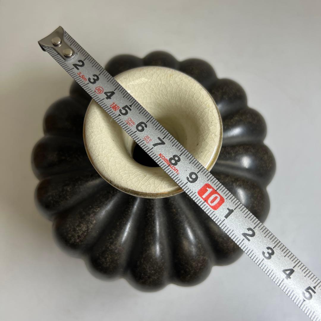 美華在銘　黒薩摩菊花形花瓶　木箱付　高さ約14㎝　東Y8-0224③タニト