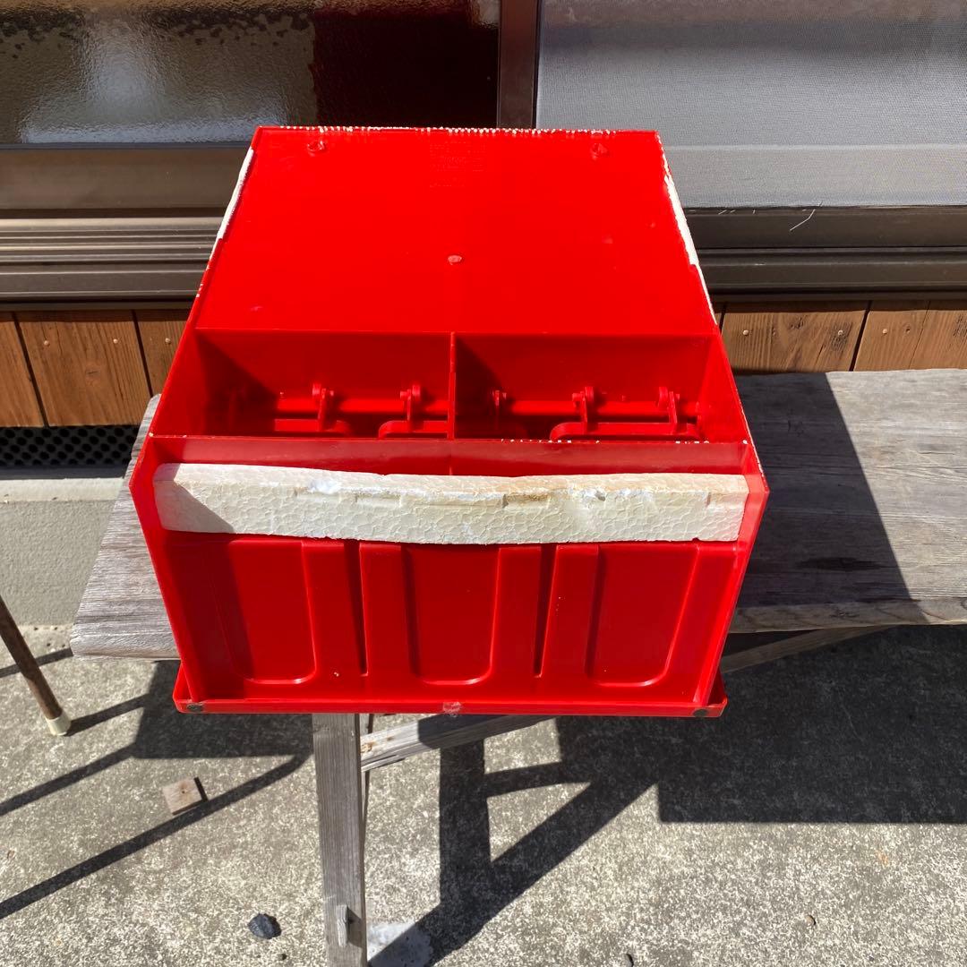 昭和レトロポップ　赤い扉付き調味料ラック　プラスチック雑貨