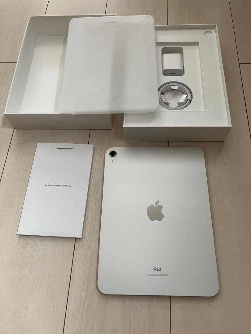 Apple iPad 10世代 Wi-Fiモデル シルバー 箱　付属品付き