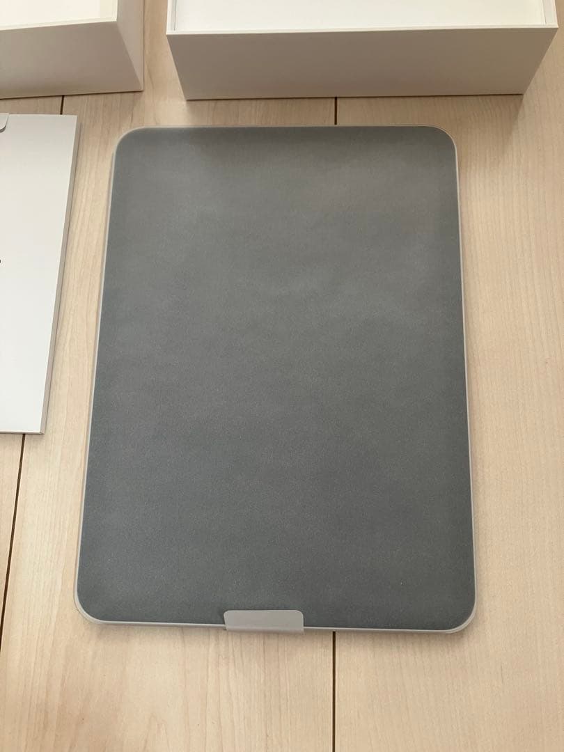 Apple iPad 10世代 Wi-Fiモデル シルバー 箱　付属品付き
