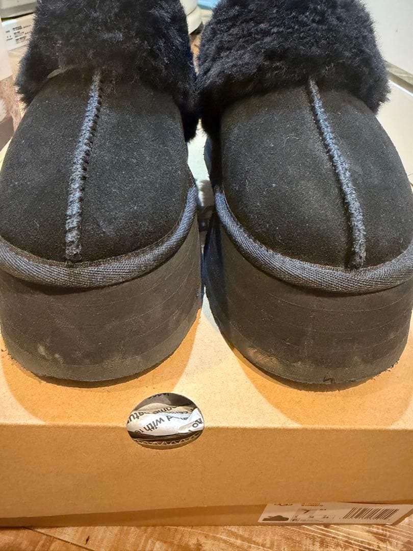 最終値下げ！ UGG ファンケット サンダル BLK 7 (24)