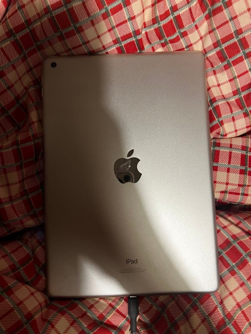 Apple iPad 9世代　シルバー 本体