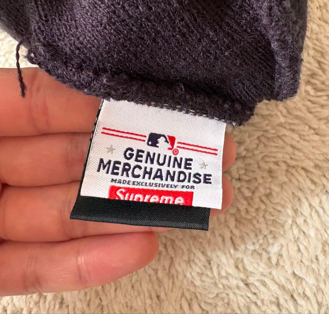 Supremeボックスロゴ× NEWERAビーニー
