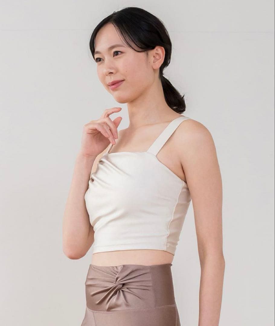 SUKALA 新品 M シャインストレッチアシンメトリーブラトップ