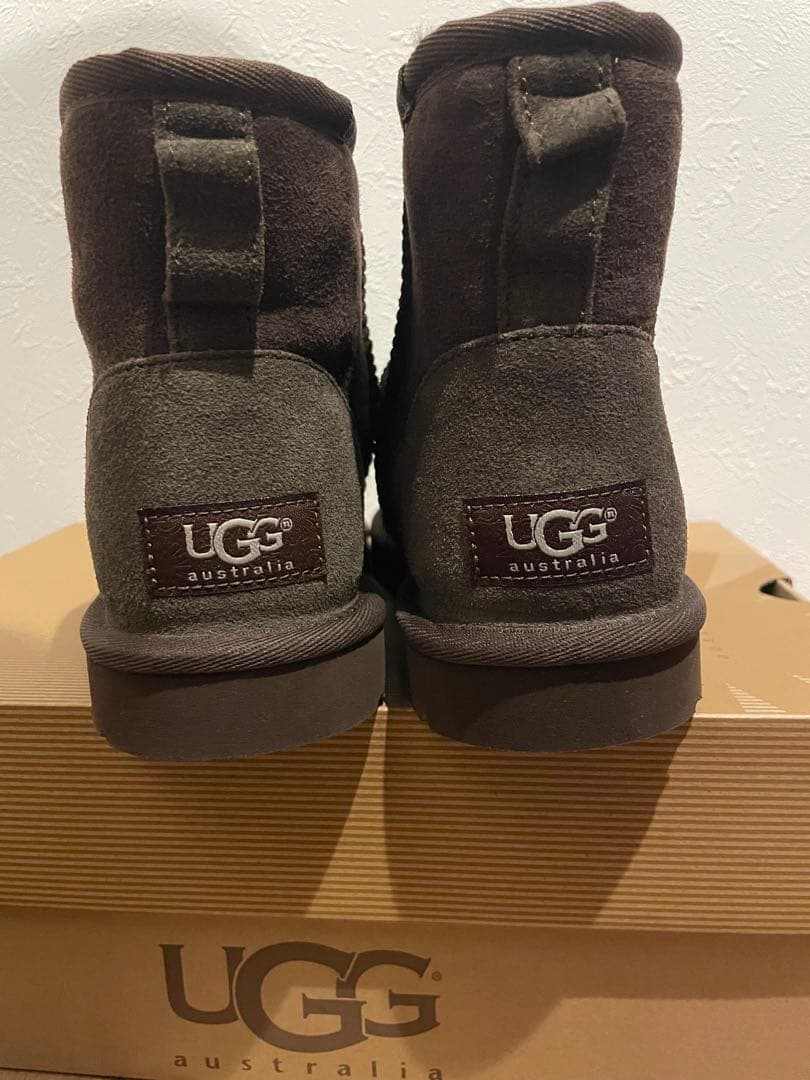 新品未使用 箱付UGG 22cm チョコレート ムートンブーツ