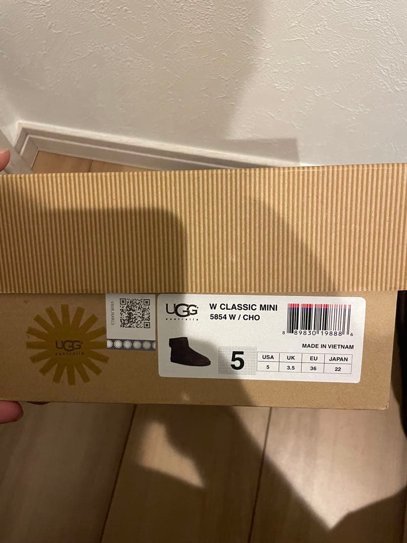 新品未使用 箱付UGG 22cm チョコレート ムートンブーツ