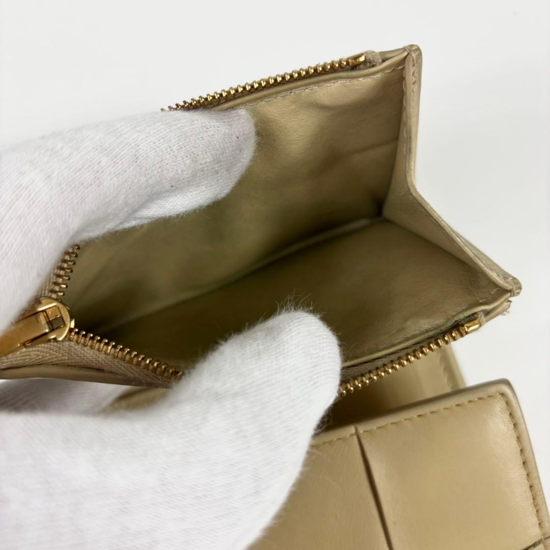人気定番✨ ボッテガヴェネタ 三つ折り財布 カセット ライトベージュ