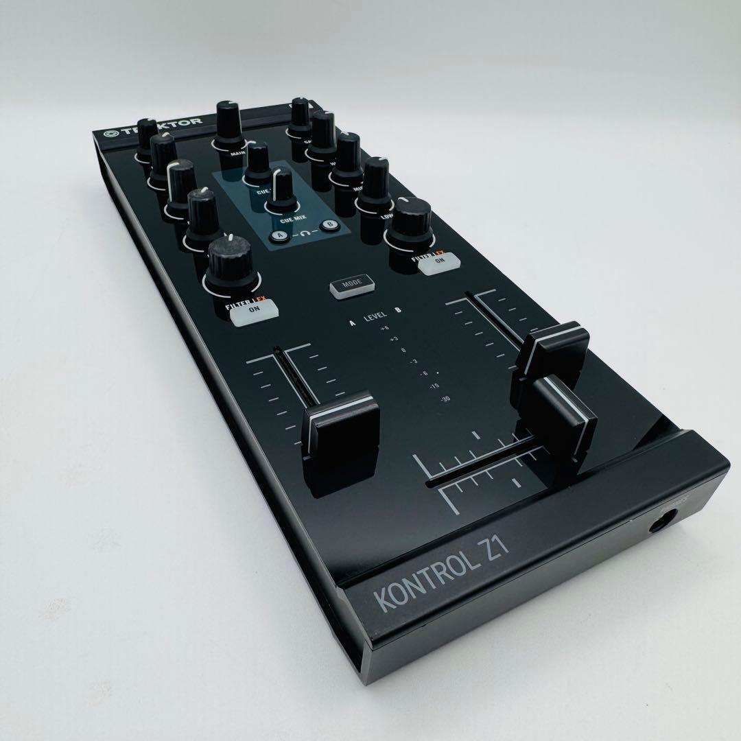 TRAKTOR KONTROL Z1 DJコントローラー