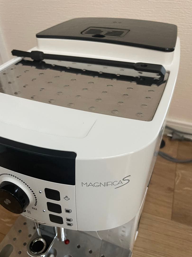 DeLonghi Magnifica S エスプレッソマシンECAM22112W