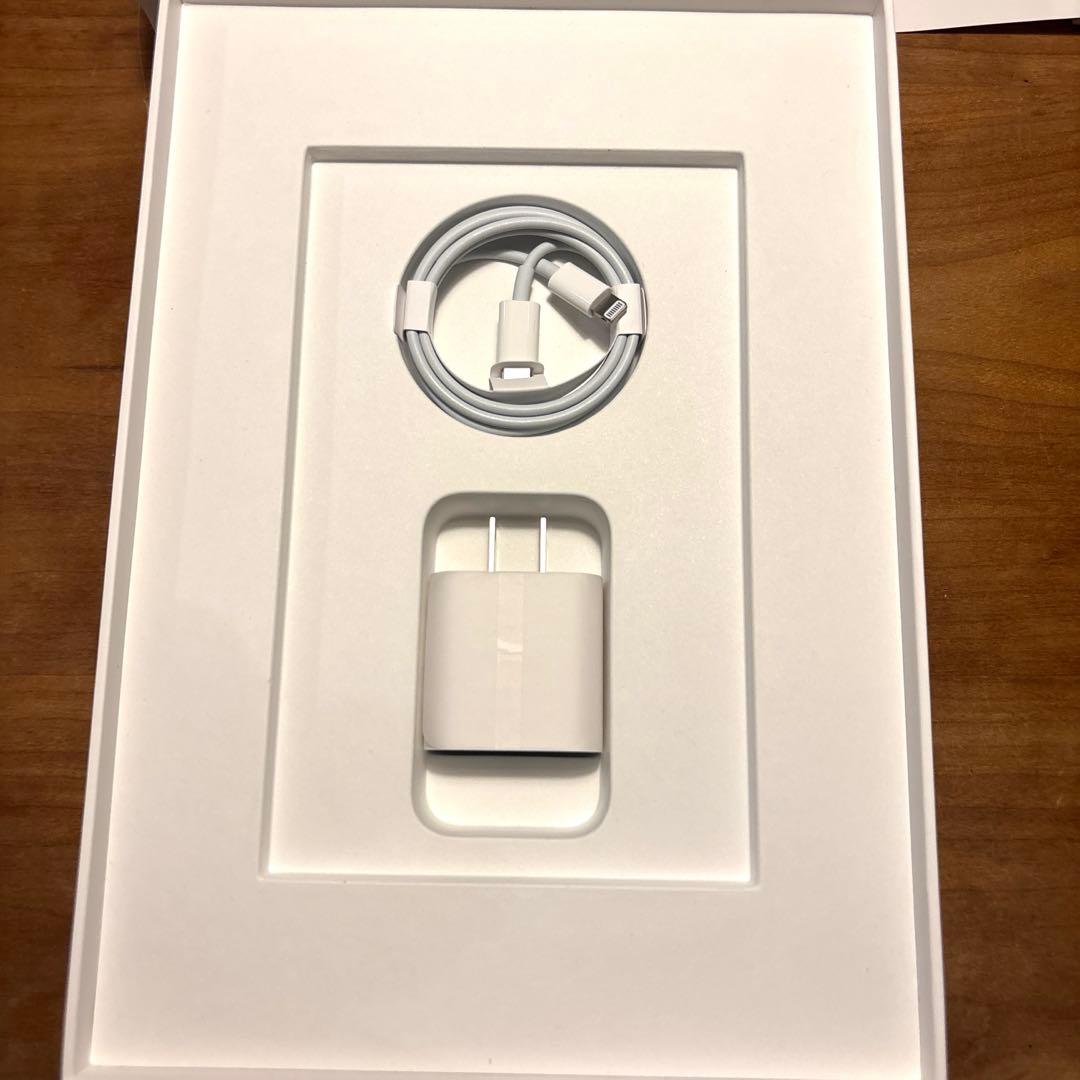 【美品】iPad第9世代 64GB Wi-Fi+Cellularモデル シルバー