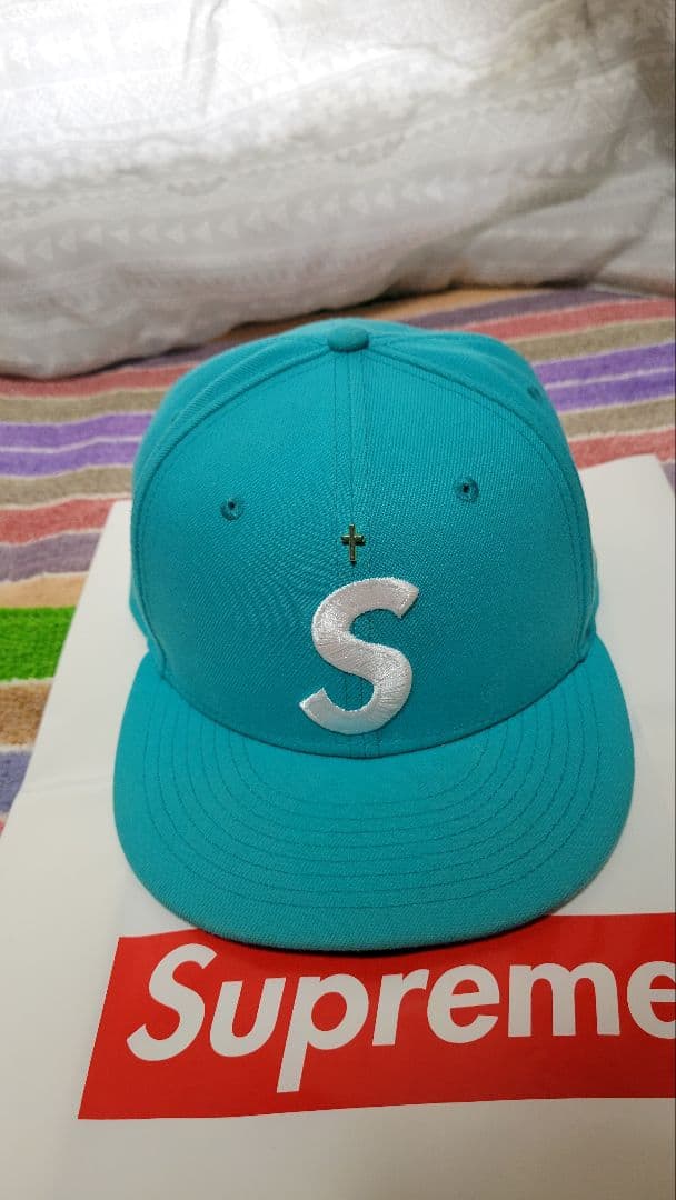 Supreme×ニューエラ ゴールドクロス Sロゴ 8/3 ティファニー