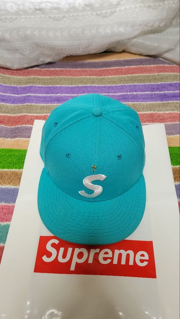 Supreme×ニューエラ ゴールドクロス Sロゴ 8/3 ティファニー