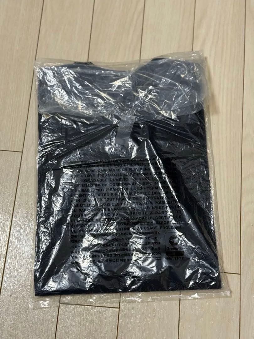 新品未使用品プレイコムデギャルソン 金ハート黒半袖TシャツM サイズユニセックス