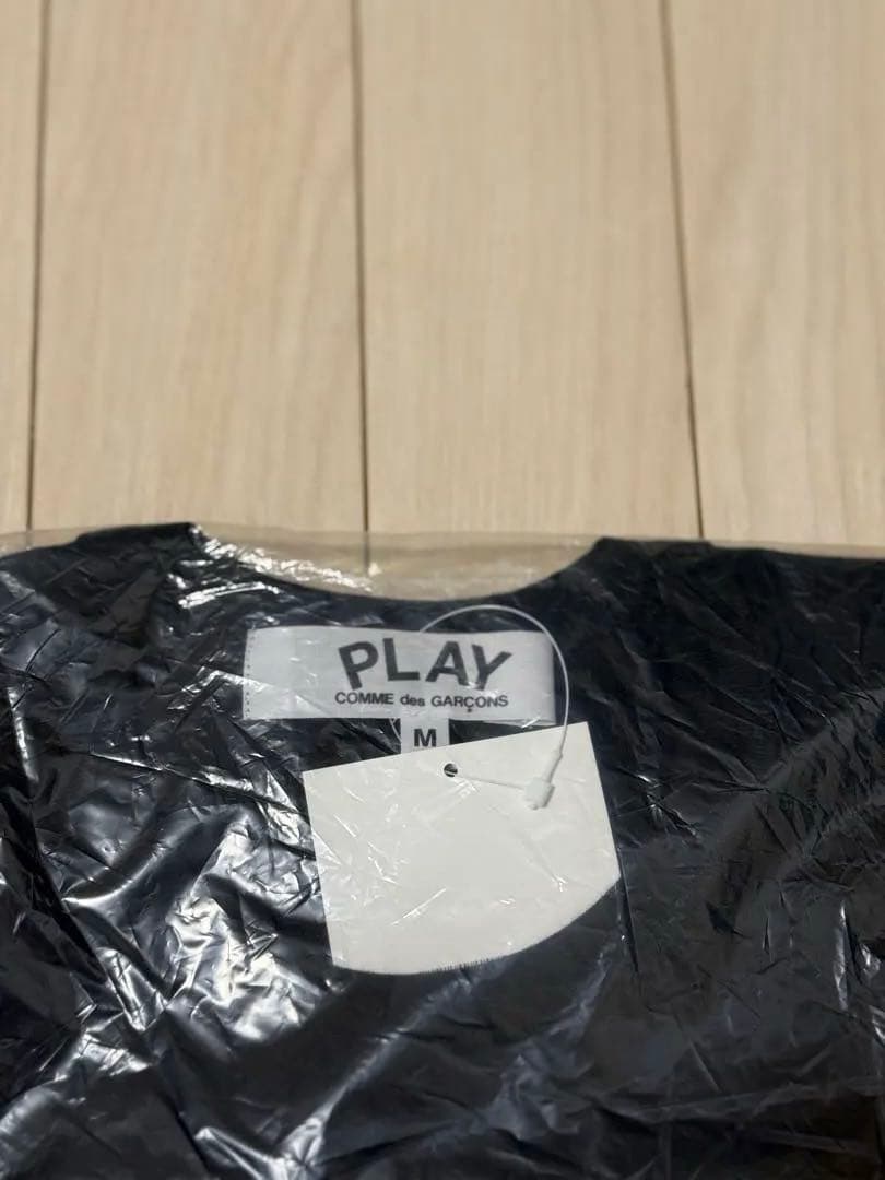 新品未使用品プレイコムデギャルソン 金ハート黒半袖TシャツM サイズユニセックス