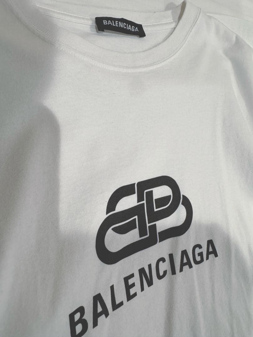バレンシアガ Tシャツ