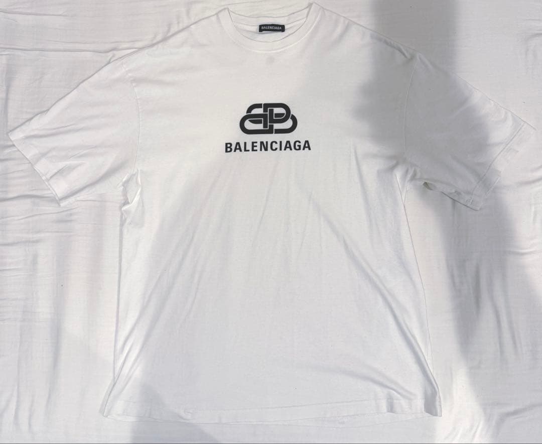 バレンシアガ Tシャツ