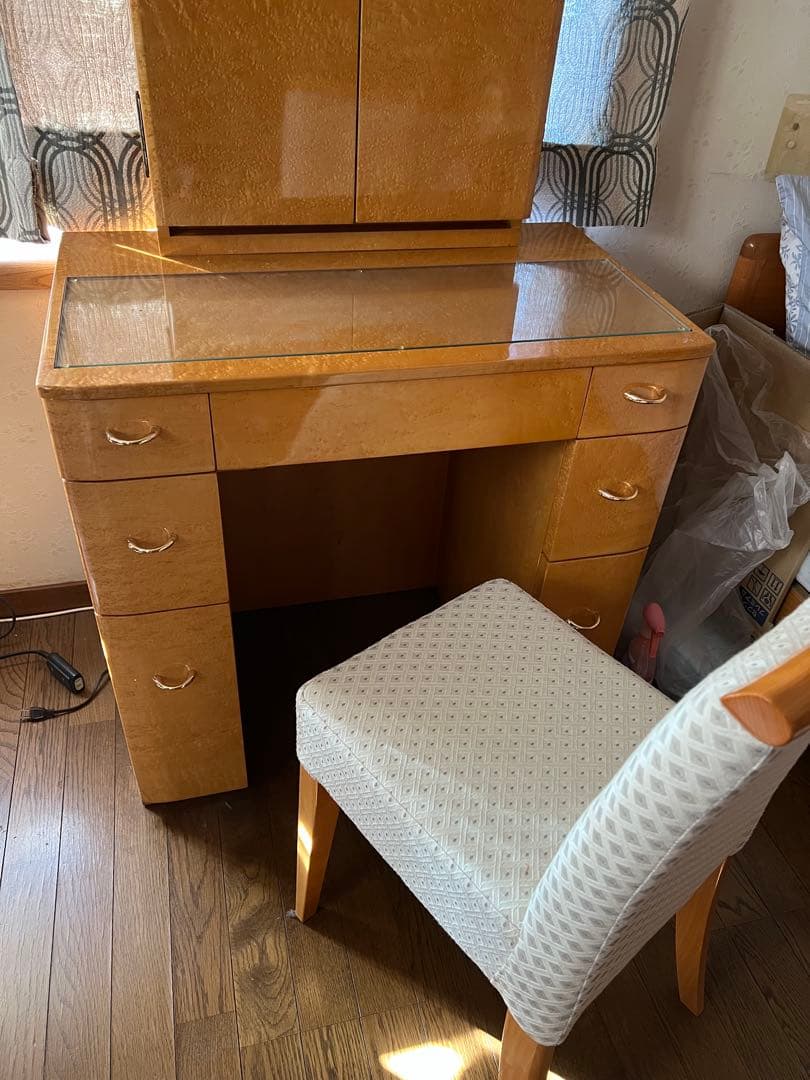 【送料込】大塚家具　クリーム色の布張り椅子
