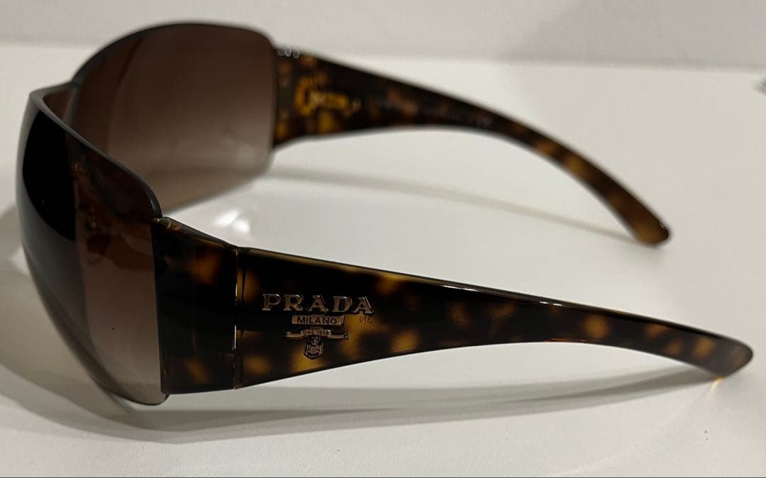 PRADA プラダ 高級サングラス　未使用に近い　GACKT着用？