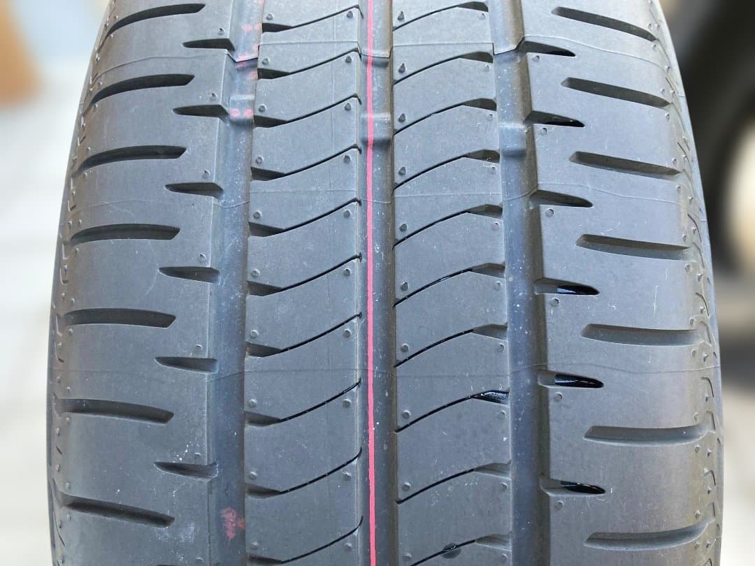 ①ブリヂストン NEWNO 215/50R17 タイヤ２本