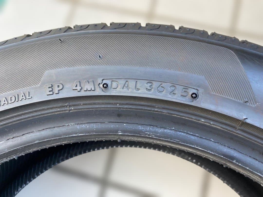 ①ブリヂストン NEWNO 215/50R17 タイヤ２本