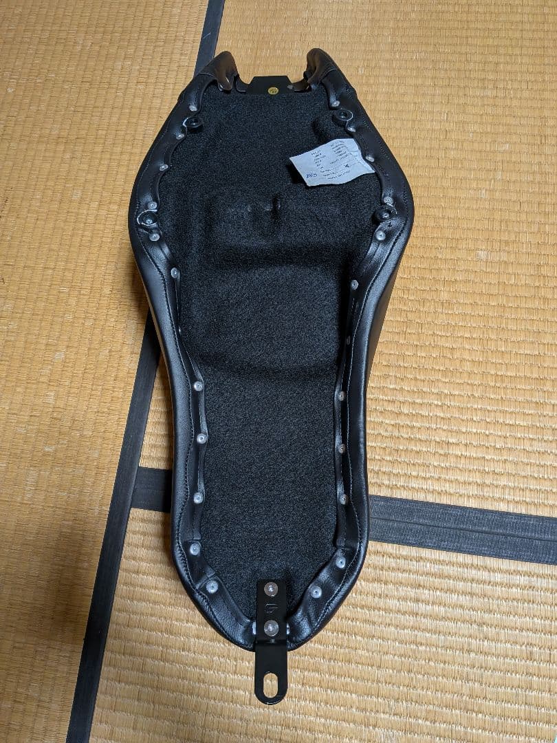 サドルマン　ハーレー　スポーツスター用シート　セキュリティスクリュー＋おまけ