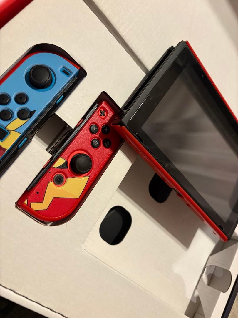 Nintendo Switch ピカチュウ　本体