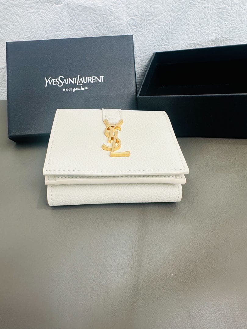サンローラン 三つ折り財布 ホワイト YSLロゴ レザー コンパクト