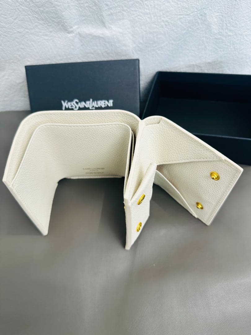サンローラン 三つ折り財布 ホワイト YSLロゴ レザー コンパクト