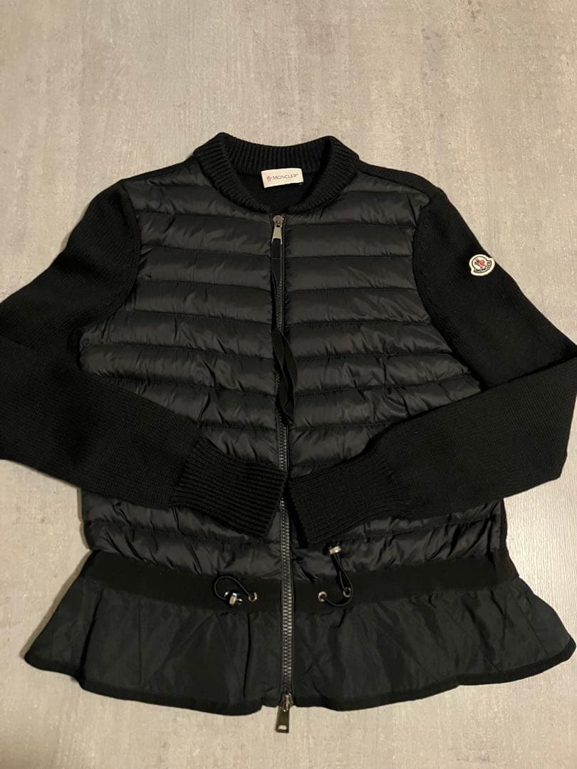 Moncler モンクレール　ナイロンフリルのついたニットとダウンのカーディガン
