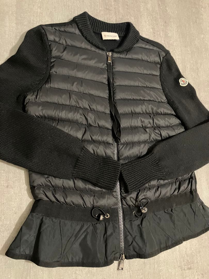 Moncler モンクレール　ナイロンフリルのついたニットとダウンのカーディガン