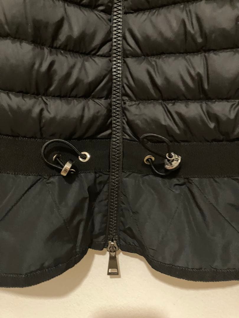 Moncler モンクレール　ナイロンフリルのついたニットとダウンのカーディガン