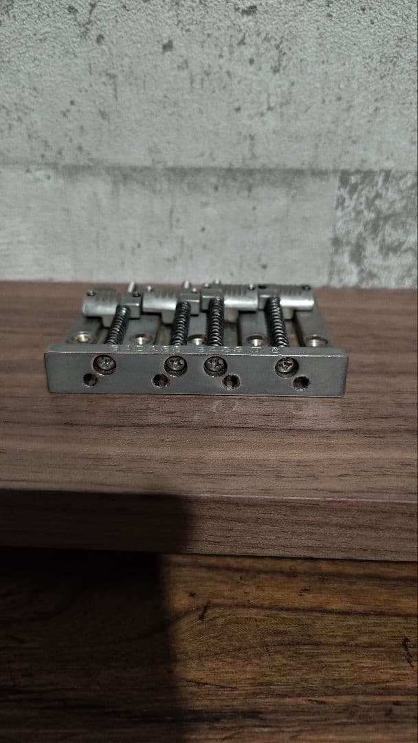 Allparts Badass Bass Ⅱブリッジ エイジド(レリック)加工