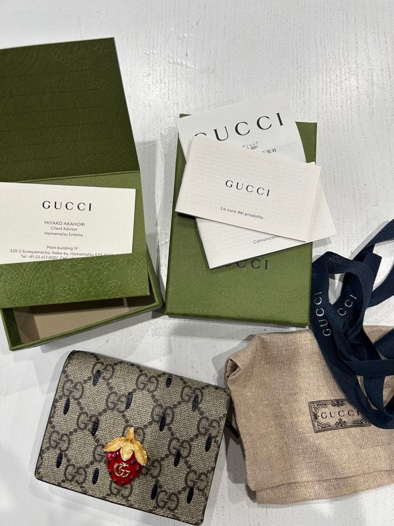 Gucci ストロベリーモチーフ 二つ折り財布