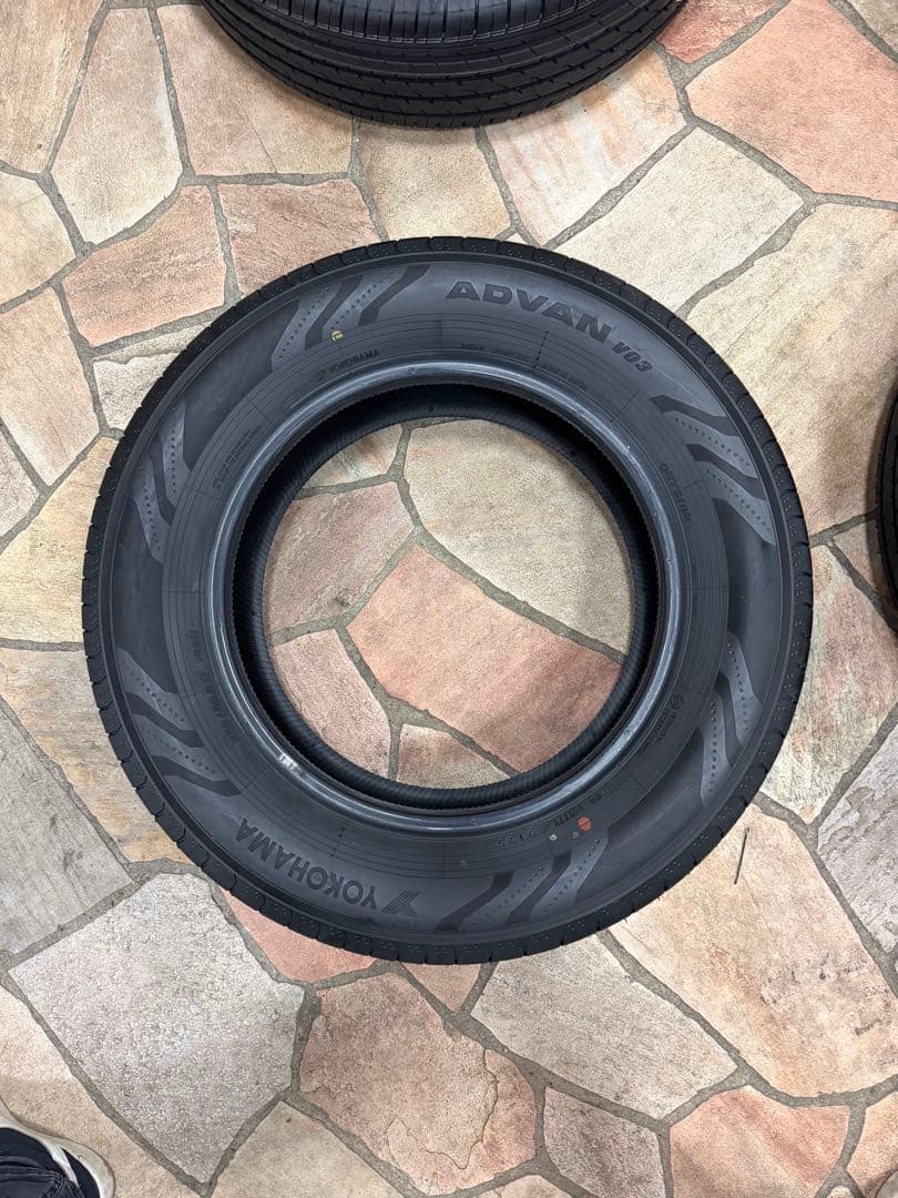 引取可・ヨコハマADVAN V03 225/65R17 タイヤ 4本セット