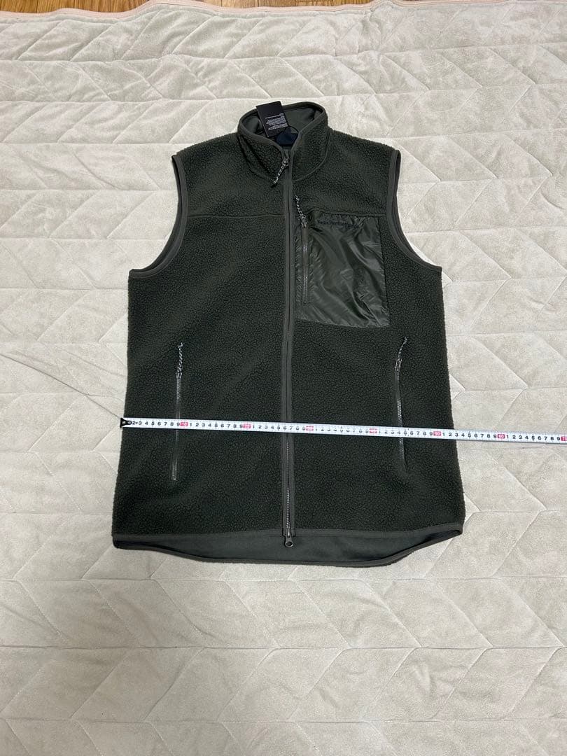 Peak Performance オリーブ　フリースベスト