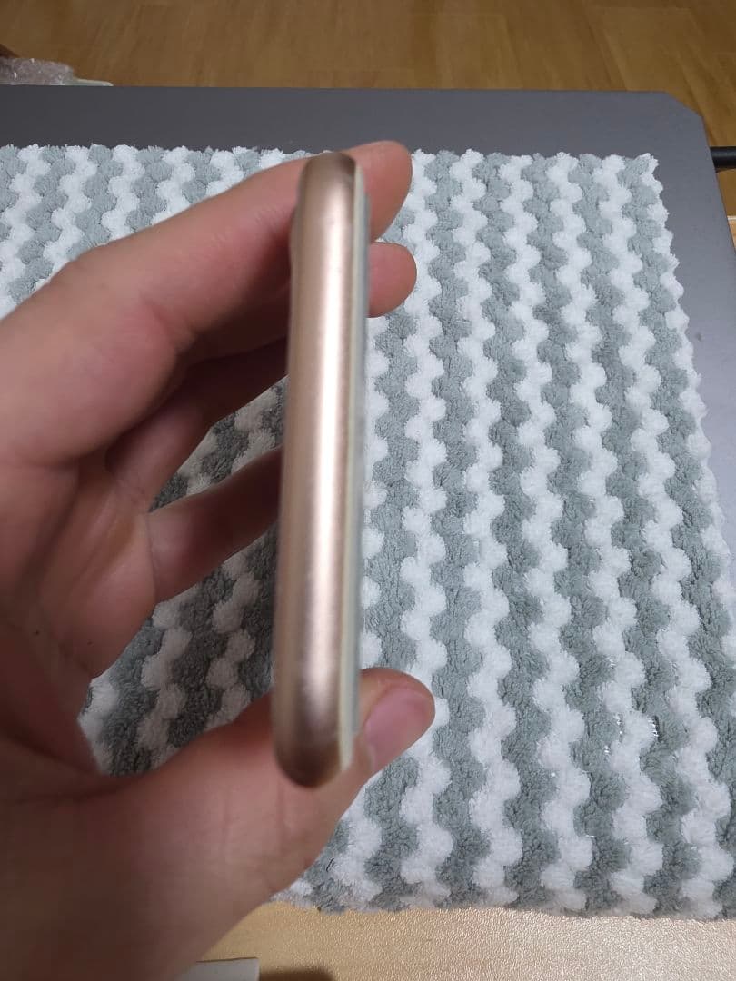 スマートフォン本体 Apple iPhone 8, 64GB, Gold, Battery 88%