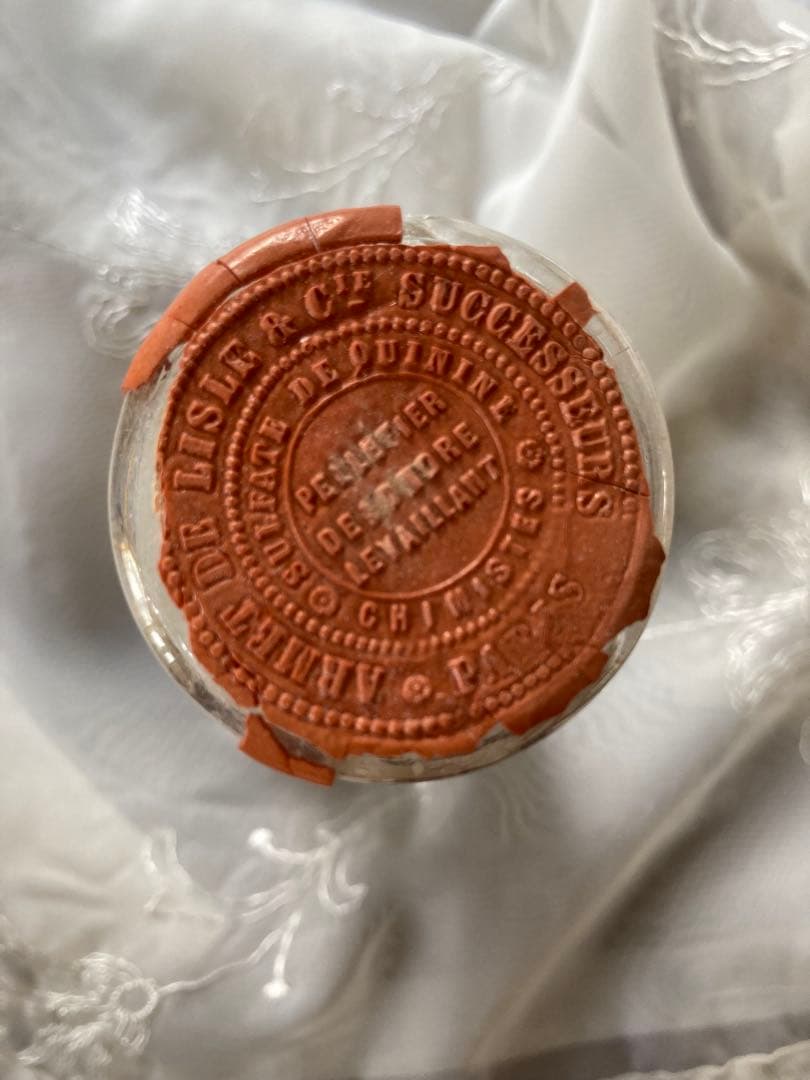 フランス アンティーク 薬のガラスボトル 紙ラベル 未開封品 ガラス瓶PARIS